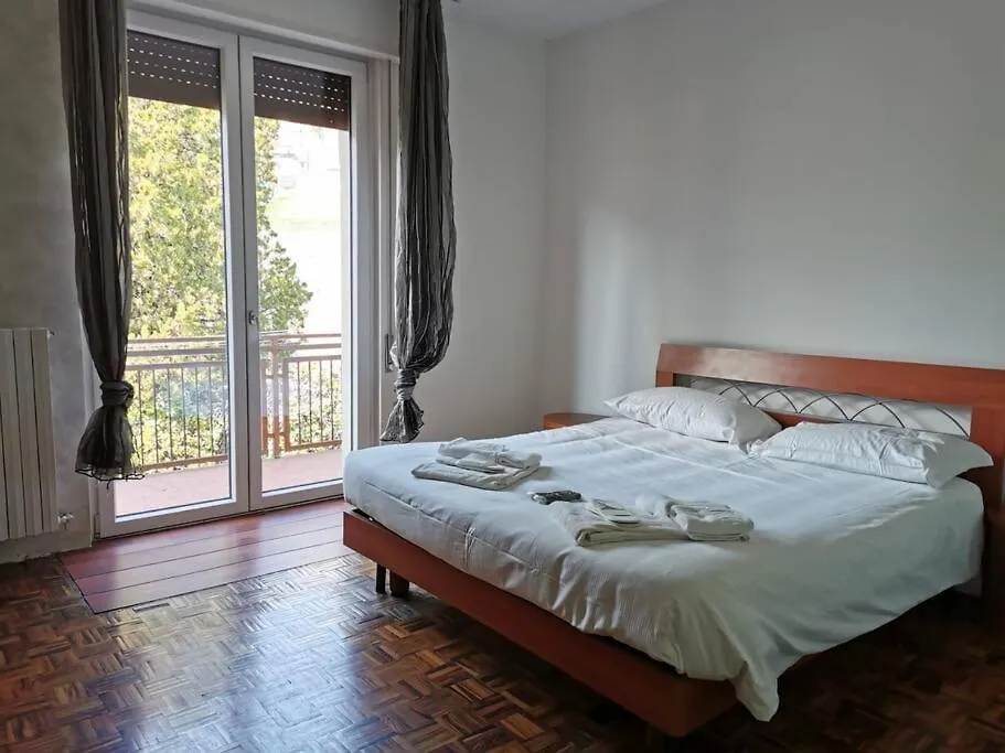 Patricia'S Apartment Riva di Solto 0*,